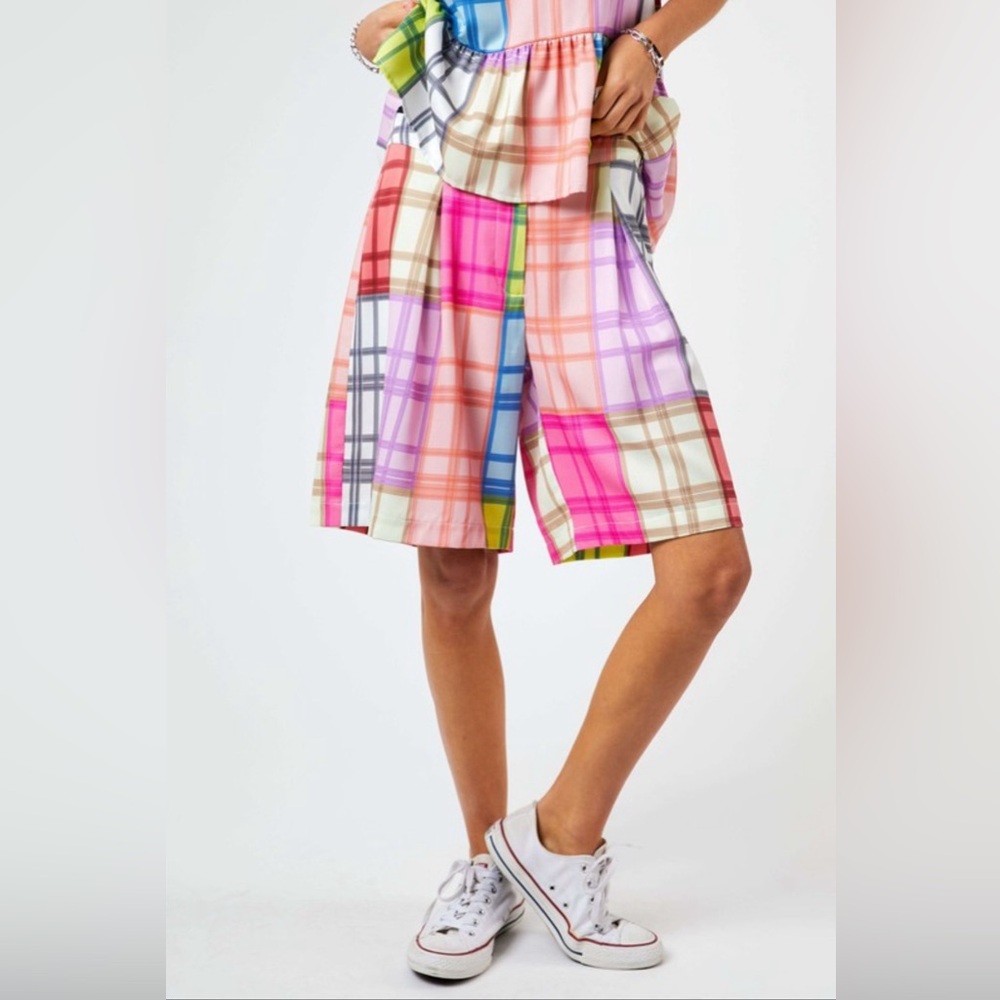 344B. Multi Color Bermuda Short - Picture 1 of 8